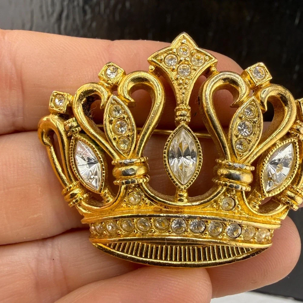 Vintage KJL Avon Crown Brooch Gold Tone Rhinestone Signed Kenneth Jay Lane